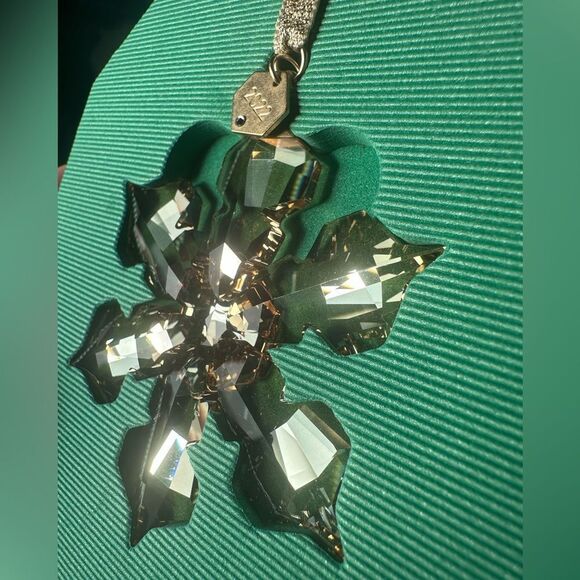 Swarovski 2022 Snowflake Oranament - Picture 6 of 7